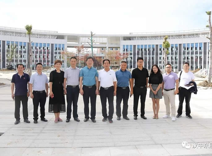 【漢中東辰】楊建平校長(cháng)檢查學(xué)校建設進(jìn)展情況