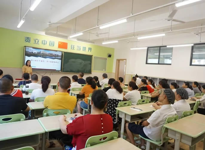 【梓潼東辰】梓潼縣人民政府副縣長(cháng)蒲遠富一行視察學(xué)校開(kāi)學(xué)準備工作