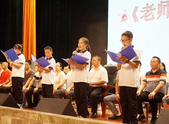 【遂寧東辰】感念師恩 情滿(mǎn)東辰——初中部舉行第六屆尊師典禮