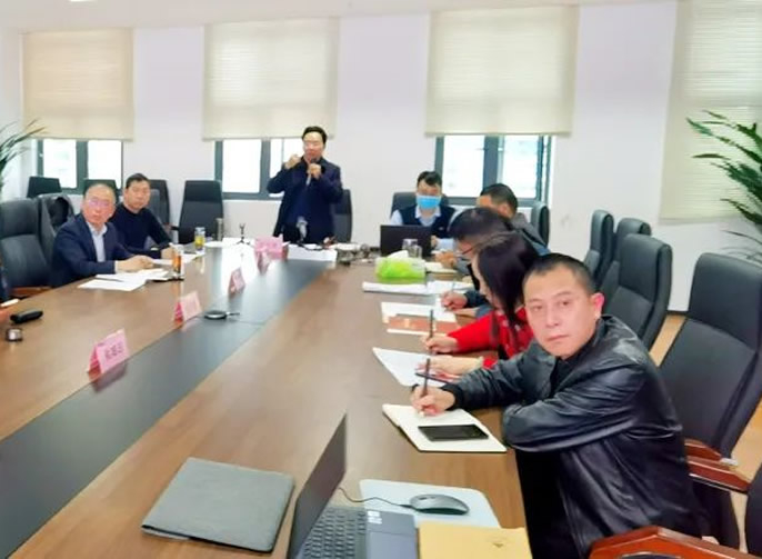 著(zhù)力拔尖創(chuàng  )新人才培養 聚焦體系建設抓落實(shí) | 東辰教育集團舉行十一月學(xué)校管理例會(huì )