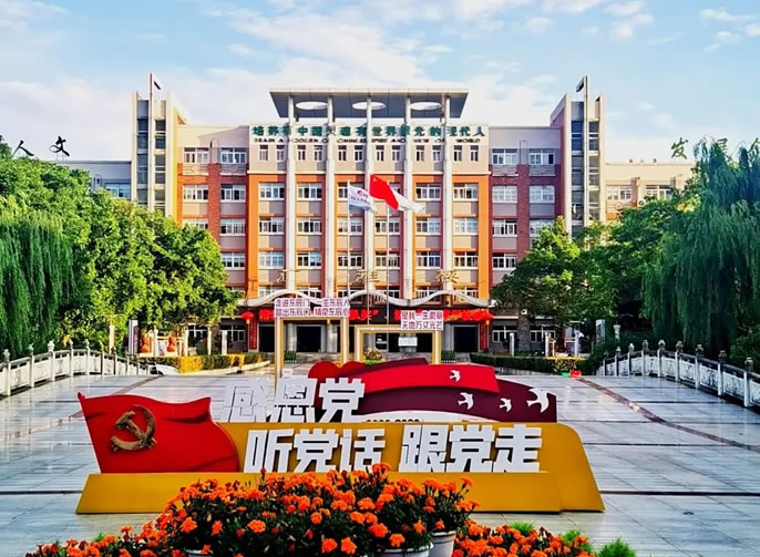 名師天團，震撼全川 | 東辰高中大學(xué)預備部管理團隊、一流師資大揭秘！