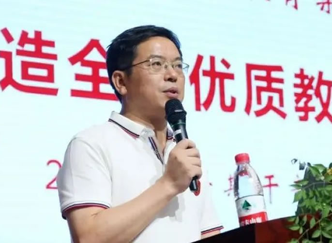 總校長(cháng)致辭丨當好“大先生”，培根鑄魂育新人