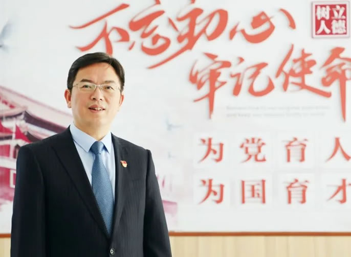 總校長(cháng)寒假寄語(yǔ)丨把自強和溫暖種在孩子的心田