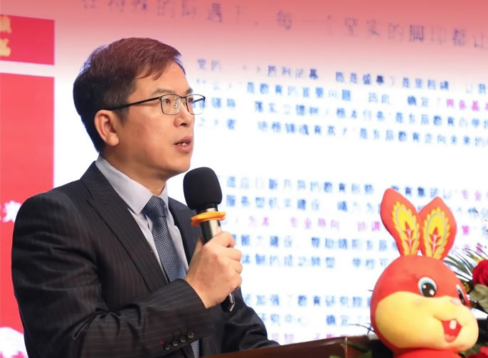 東辰教育集團2023新年獻辭丨日月啟新元，萬(wàn)象開(kāi)新篇